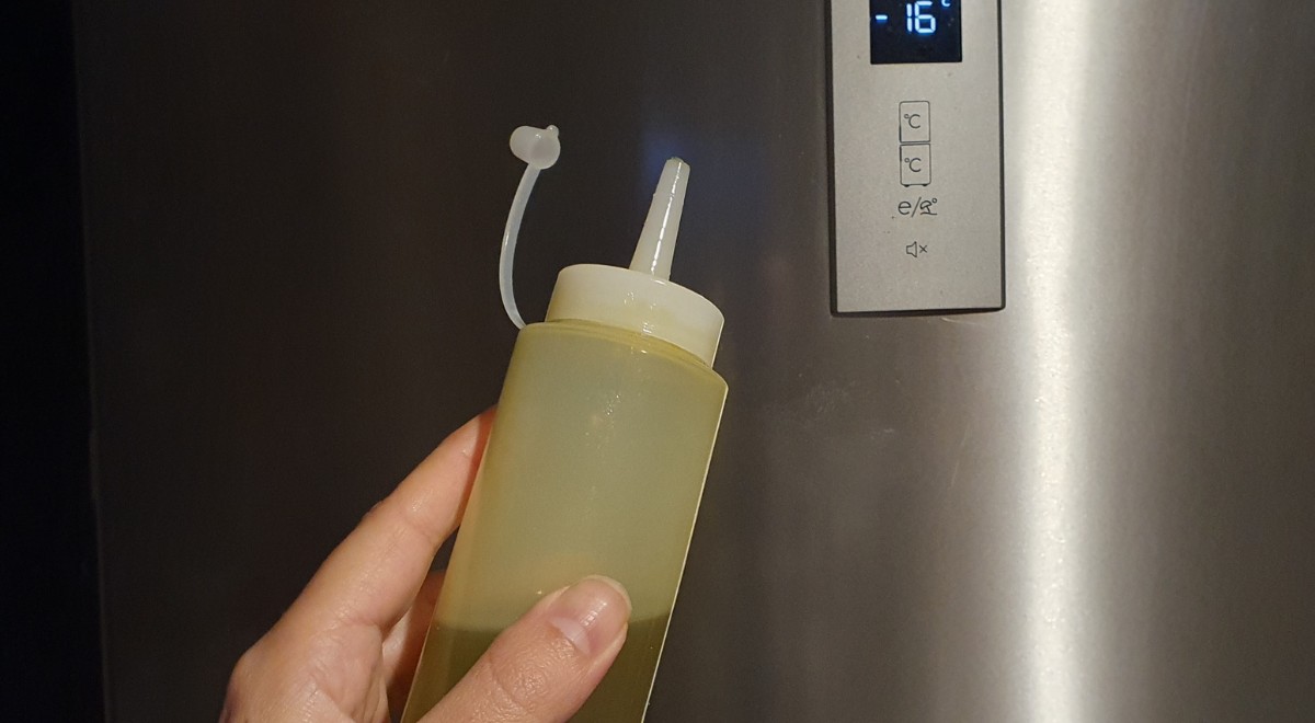 An oldfashioned method to make stainless steel surfaces shine again CreativoMedia.co.uk