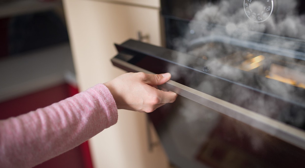Warum raucht der Backofen, sobald er eingeschaltet wird? Curioctopus.de