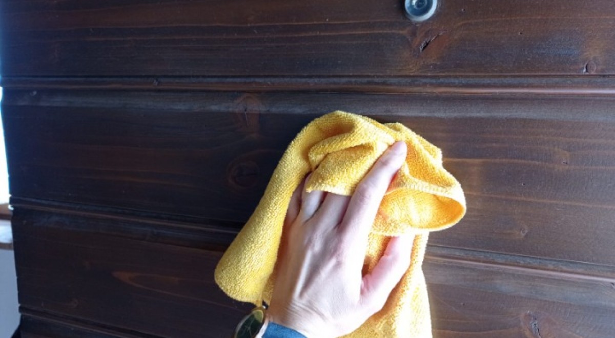 Clean and polish wooden doors using DIY methods CreativoMedia.co.uk