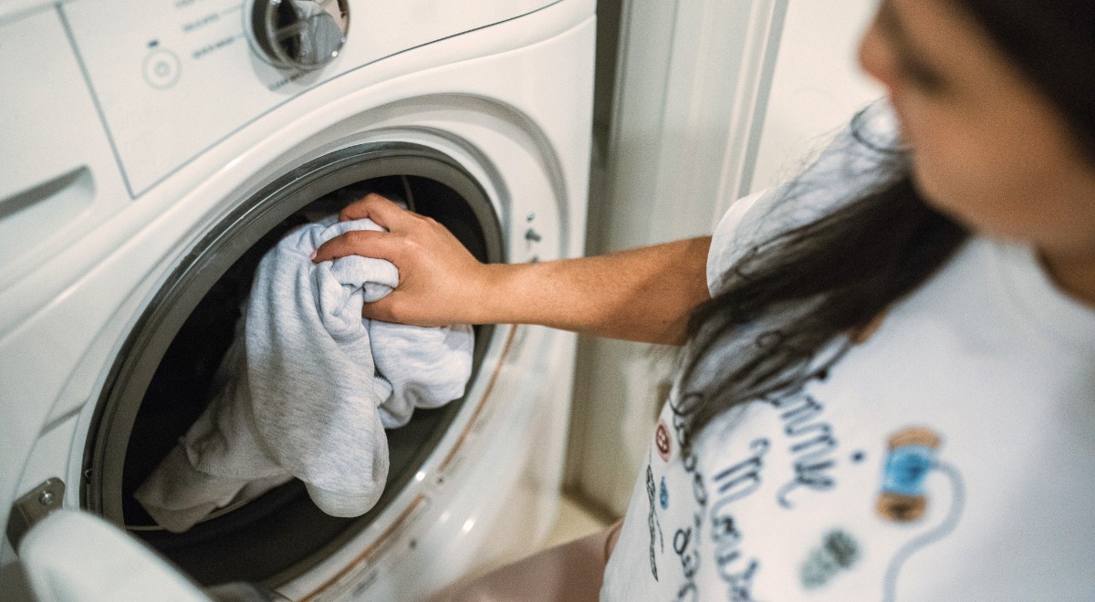 Faites disparaître l'odeur de fumée de sur vos vêtements avec ces