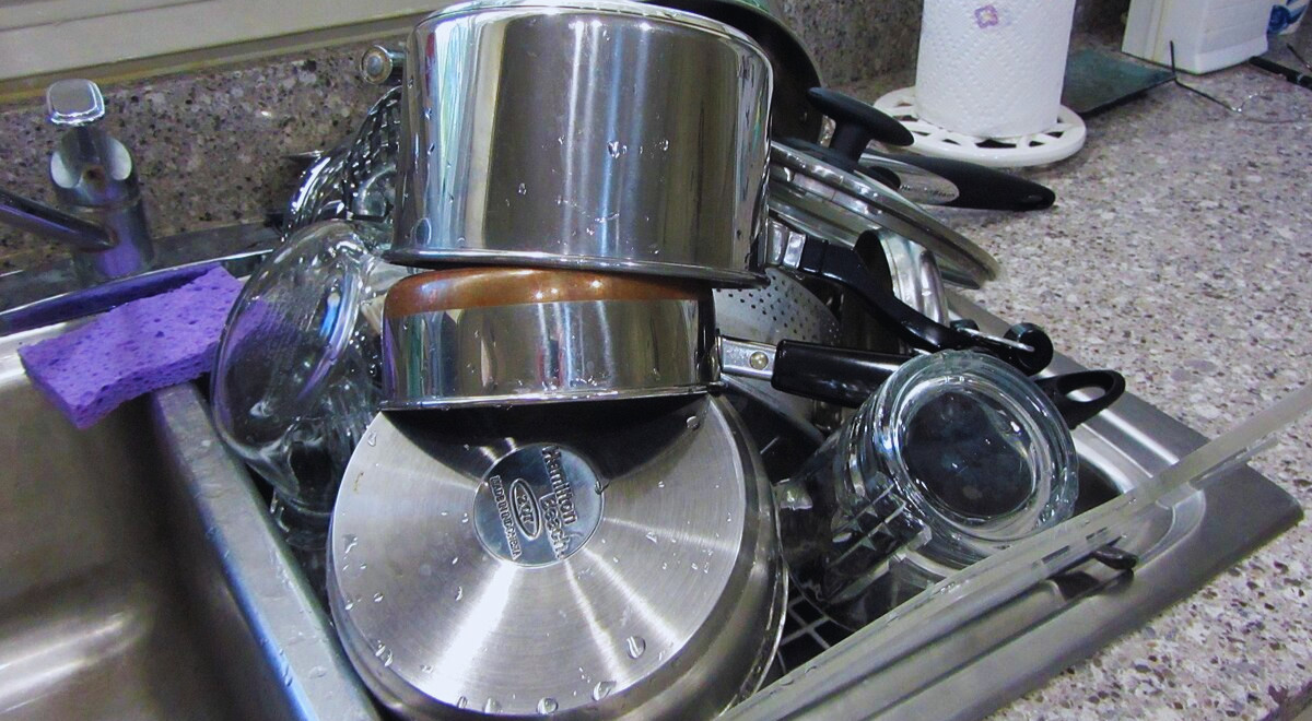 How to restore grimeencrusted pots and pans using soda crystals