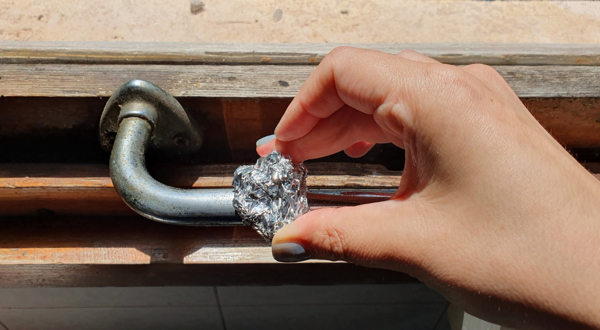 Has rust formed on your metal objects? Use aluminum foil to remove it