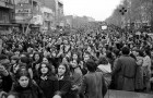Die Regierung setzt den Schleier durch: Hier die faszinierenden Fotos des Protests der iranischen Frauen von 1979
