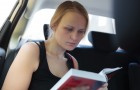 Perché leggere in macchina fa venire la nausea?