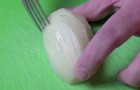 Han river potatisen med en gaffel: med det här knepet kan ni laga potatisen perfekt