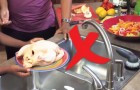 Experts warn: Washing raw chicken before cooking it can promote bacterial contamination