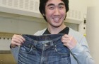 Er trug 15 Monate lang das gleiche Paar Jeans: Als er die Bakterien analysiert, erhält er ein unerwartetes Resultat