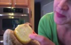 Alguna vez ha pensado en congelar los limones? Esta mujer nos explica el motivo por el cual lo hace