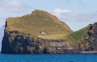 Questa casa isolata dal mondo si trova in Islanda ed è stata costruita da 5 famiglie in cerca di pace e tranquillità