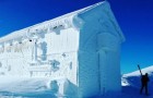 Spettacolo sul Gran Sasso: le temperature gelide trasformano il rifugio in un blocco di ghiaccio