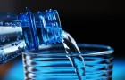 Micro-plastiques dans 93 % de l'eau en bouteille: une étude alerte le monde entier