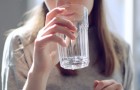 6 raisons convaincantes pour commencer à boire de l'eau tiède au lieu de l'eau froide.