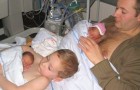 Il bambino aiuta il papà a crescere i fratellini prematuri: il motivo per cui li tengono sul petto è dolcissimo