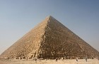 De grote piramide van gizeh verzamelt elektromagnetische energie in zijn kamers