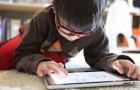 Jouer avec une tablette plus de deux heures par jour nuirait au développement cognitif de l'enfant