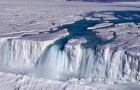 Mit dem Schmelzen des Eises füllt sich die Antarktis mit Wasserfällen, Seen und Flüssen, die es noch nie zuvor gab.