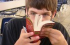 Perché ci piace così tanto l'odore dei libri? Esiste una spiegazione chimica