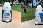 Eine Frau in einem Park bittet um Hilfe: Dieser Roboterpolizist ignoriert sie und bittet sie darum, sich zu entfernen