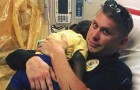 Sie finden ein weinendes Kind ganz allein auf der Straße: Ein Polizist nimmt es in den Arm, um es zu beruhigen