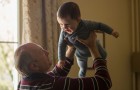 Néo-parents à 60 ans : les services sociaux retirent la garde de l'enfant d'un an au couple âgé