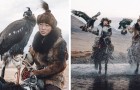Ces belles images représentent l'une des dernières femmes nomades qui se sert encore de l'aigle pour chasser