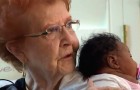 Die Fluggesellschaft lässt Papa und Neugeborenes nicht an Bord: Eine großzügige Witwe empfängt sie tagelang in ihrem Haus
