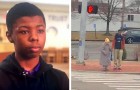 Op aanraden van zijn zus hielp deze jongen een oudere vrouw veilig de straat over te steken