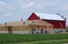 Great team work: this community builds a huge barn in 10 hours!