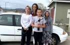 Un garçon de 13 ans échange sa XBox contre une voiture pour la donner à sa mère en difficulté