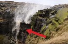 Een waterval die OP ZIJN KOP loopt: bekijk de video gemaakt in de Engelse heuvels