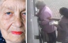 En äldre dam jagar iväg kvinnan som försökte stjäla hennes pengar framför bankomaten: 