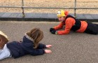Autistic boy has a meltdown and throws himself on the ground: a stranger decides to lie down with him and manages to calm him down