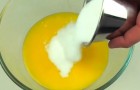 Mette burro e zucchero nel microonde: il dessert è delizioso!