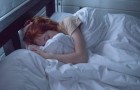 Perché abbiamo bisogno di dormire con una coperta addosso anche quando fa caldo?