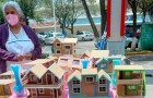 Nonna povera costruisce casette di cartone in cambio di cibo: fa di tutto per poter sopravvivere
