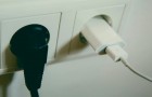 Lasciare il caricabatterie collegato alla presa di corrente può essere pericoloso: alcuni dei rischi più comuni