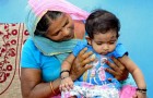 En 70-årig indisk kvinna föder barn och blir en av de äldsta mammorna i världen