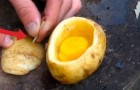 Er schlägt ein Ei in einer Kartoffel auf: Ein echt leckerer Tipp