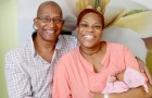 Lei ha 50 anni, lui 61 ed hanno dato alla luce la loro prima figlia: una bimba 