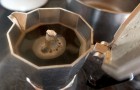 Nettoyer en profondeur la cafetière italienne : trois conseils utiles pour la rendre comme neuve avec des ingrédients naturels uniquement