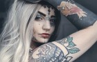 Ze besluit al haar tatoeages te bedekken voor een experiment: haar kinderen herkennen haar niet meer