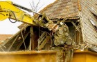 Bank forecloses on man's house, so he decides to demolish it and hand over the keys and rubble to the bank manager