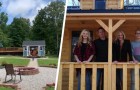 Cette famille a construit un village de mini-maisons : chaque enfant a sa propre maison privée.