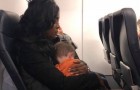 Ze reist met het vliegtuig met haar kinderen van 2 en 5 jaar: drie onbekenden bieden aan om de kinderen rustig te houden tijdens de reis