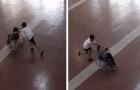 Un enfant aide son camarade en fauteuil roulant : grâce à lui, il a participé à la course de relais comme tout le monde (+ VIDEO)