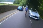 Autofahrer wird nach einem Video zu einer Geldstrafe verurteilt: Er fuhr zu dicht an einer Gruppe von Radfahrern vorbei
