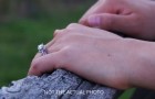 Aiuta il compagno a scegliere l'anello di fidanzamento, ma scopre che non è per lei