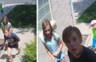 Tre bambini trovano un portafogli vicino ad una macchina e lo restituiscono senza indugio (+VIDEO)