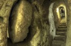 Een man breekt zijn keldermuur af en ontdekt toevallig een oude en diepe ondergrondse stad