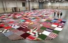La più grande calza lavorata a mano del mondo è stata creata con oltre mille coperte